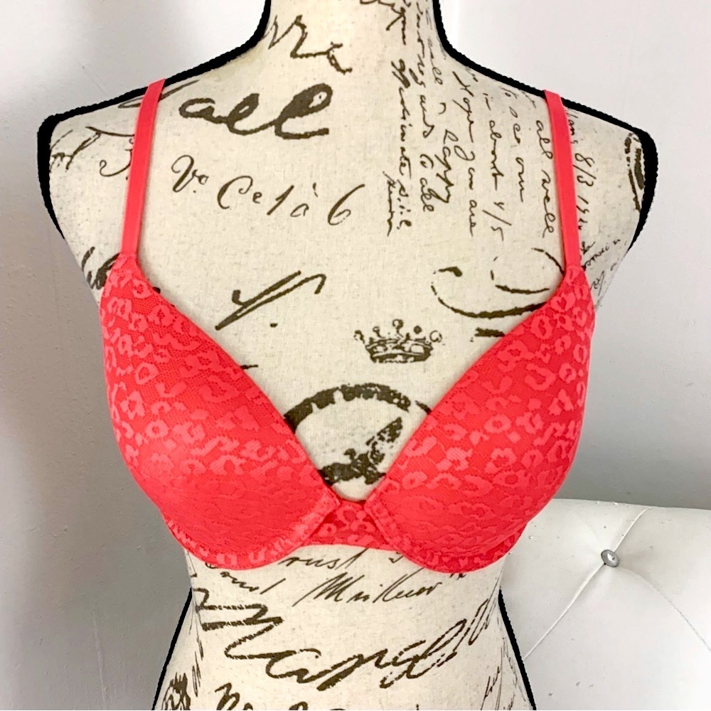 Victoria’s Secret PINK Wear Everywhere Lightly Lined T-Shirt Bra Coral 34C